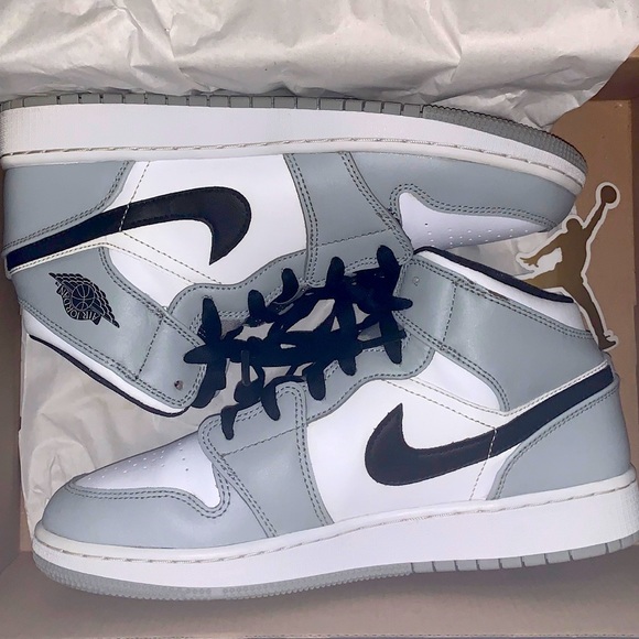 Air Jordan 1 Mid Light Smoke Grey - Picture 1 of 10